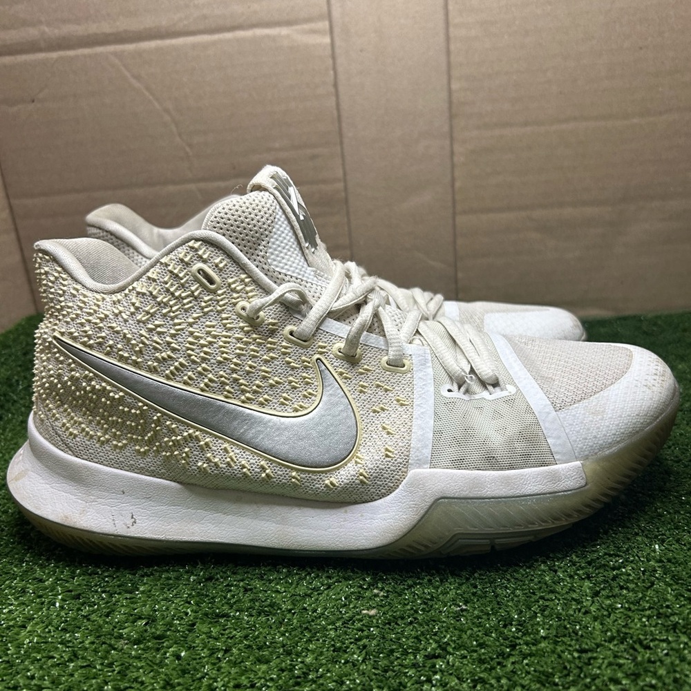 Size 9M- Nike Kyrie 3 White Chrome